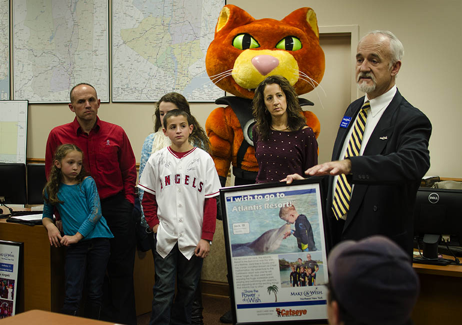 Make-A-Wish Northeast New York CEO Bill Trigg presents plaque to Catseye Pest Control