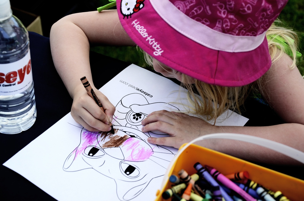 child_coloring_caddie_at_albany_tulip_fest
